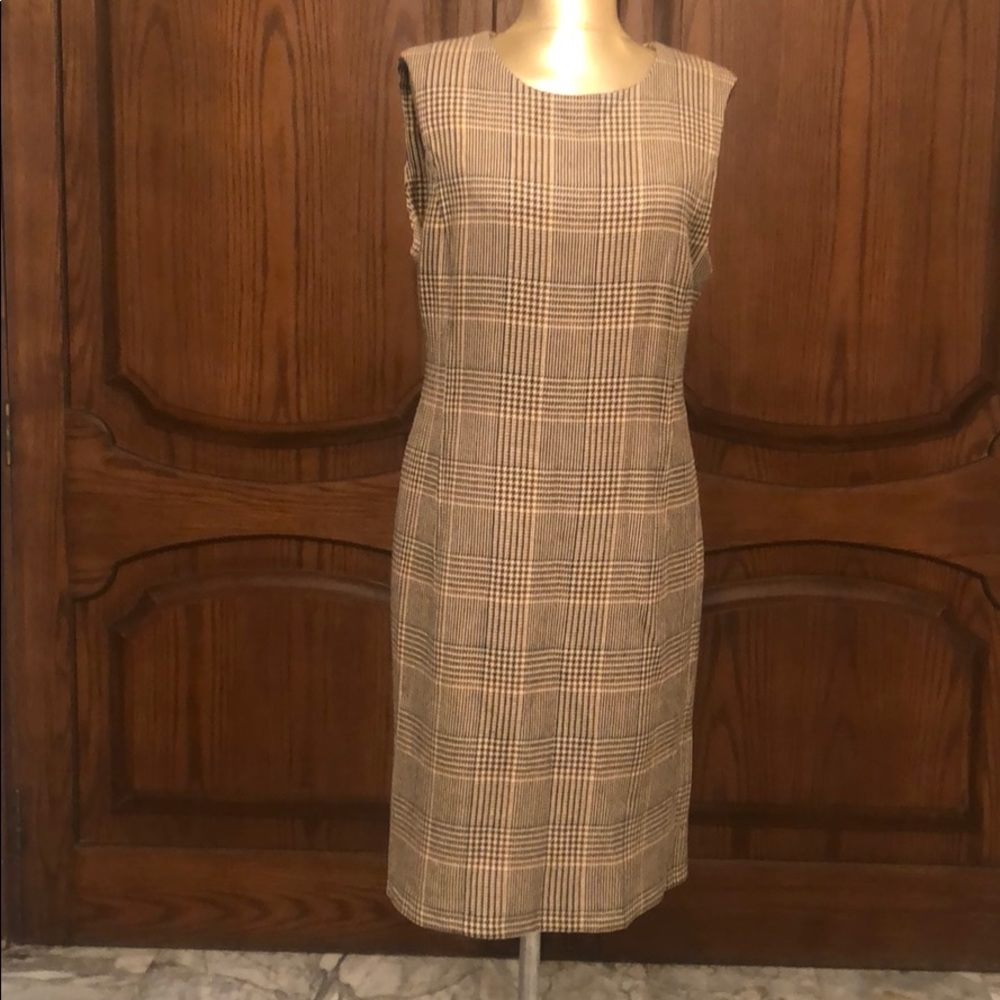 Etienne Aigner chic dress